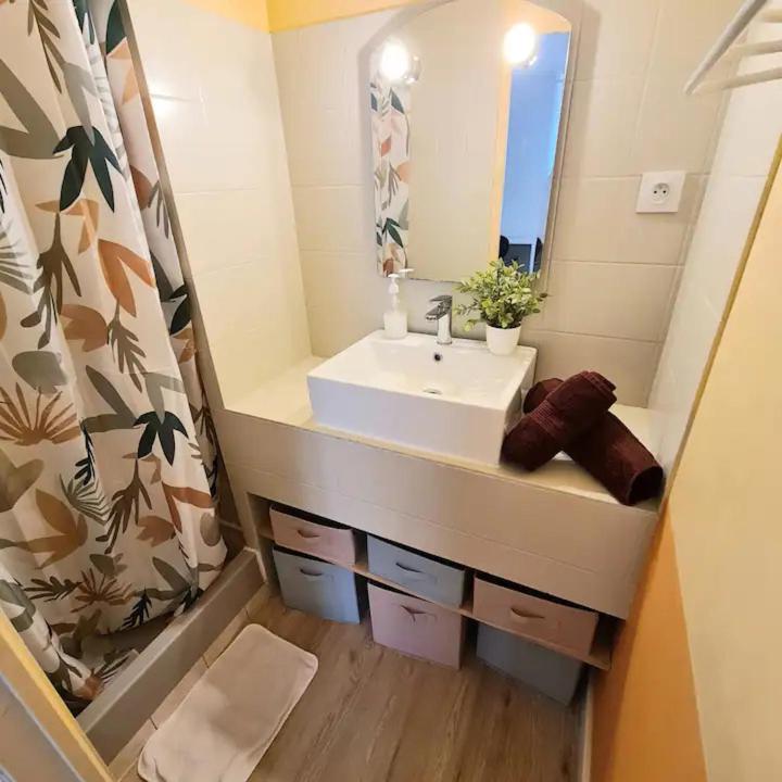 Le Tropical - Local A Velos Au Centre Historique Тонер Екстериор снимка